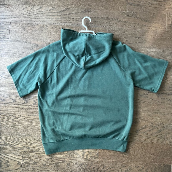 Green short sleeve hoodie - Picture 2 of 4